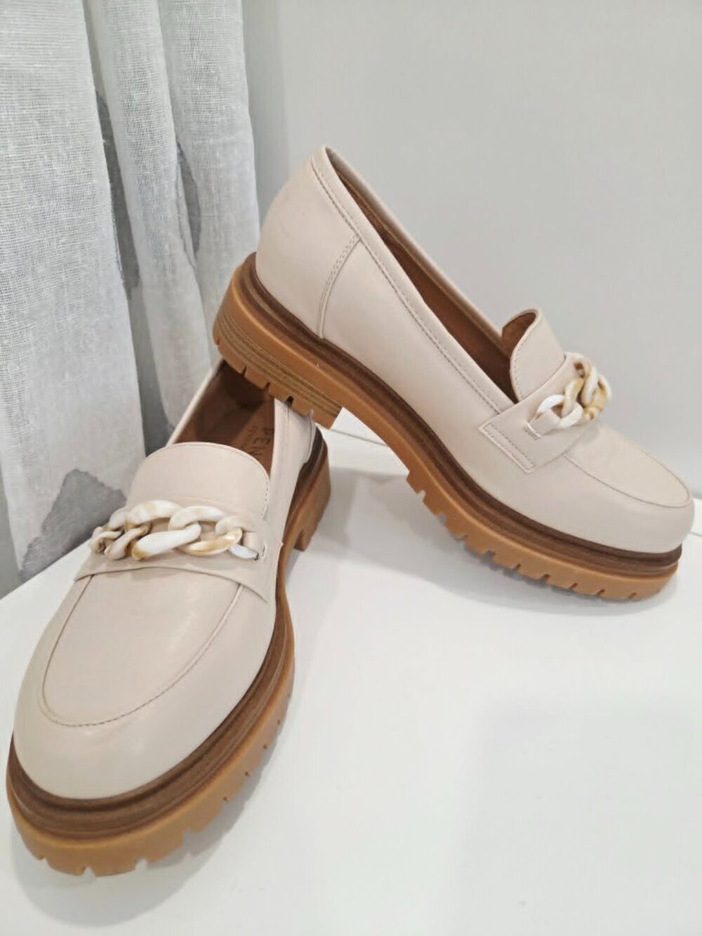 PENN Chunky Platform Loafers Chain Detail Beige Size 10WW